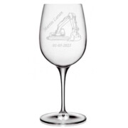 Vinglas med gravemaskine